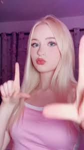 Anabel Mesa's Instagram, Twitter & Facebook