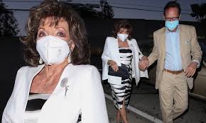 Her weekly salary from island in the sun was $1,250 and per episode salary from dynasty was $120,000. Dame Joan Collins 87 Looks Elegant In A Monochrome Silk Dres Daily Mail Online