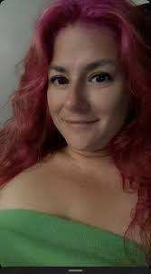 Jennifer Hoon's Instagram, Twitter & Facebook