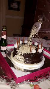 Gravity Cake Selber Zuberiten Ideen Und Anleitungen Hausgemachte Kuchen Schwebekuchen Geburtstagstorte