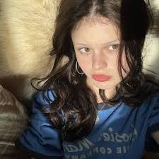 Who is Jack White and Karen Elson's daughter, Scarlett White? The  18-year-old was just spotted with her model mum at the Valentino show in  Paris, and plays bass guitar like her White