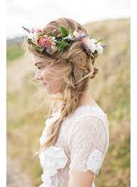 30 Idees De Coiffures Pour Les Mariees D Hiver Coiffure Mariage Coiffure Mariee Bouquet Mariee