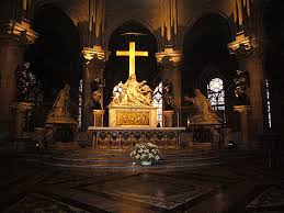 Les crèches dessinées ou les crèches en volume. La Croix Et La Gloire De Marc Couturier A Notre Dame De Paris Narthex