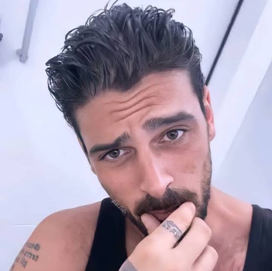Michele Morrone Resimleri, Michele Morrone Gifleri