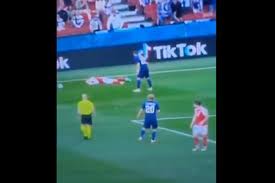 The denmark midfielder received the ball and fell head over heels into the pitch, which instantly caused referee anthony taylor to signal for the medical team to come on. Knno5ebmnpedam