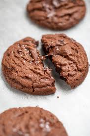 Cookies Double Chocolat Fleur De Sel Recette En 2020 Recette Cookies Tout Chocolat Cookies Moelleux Cookie Tout Chocolat