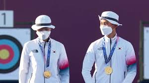 안산, 김제덕 선수는 조금 전 끝난 결승전에서 네덜란드에 5대3으로 역전승을 거뒀습니다. Jku11e028iwvim