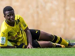 Joya De 15 Anos Del Dortmund Victima De Racismo Por Hat Trick Mediotiempo