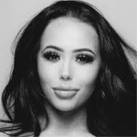 Mia Dobbs's Instagram, Twitter & Facebook