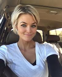 Kerry Petersen's Instagram, Twitter & Facebook