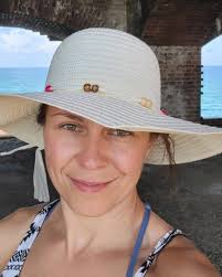 Georgia Color Plein Air welcomes Lori Keith Robinson to our group of  featured artists for the 6th Annual Georgia Color Plein Air in Savannah  (GA). Lori owned and operated a gallery in