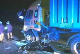 Kelindan, truck wash, lorry truck, lease lorry, lorry attendant. Carian Mengenai Topik Kelindan Lori Astro Awani