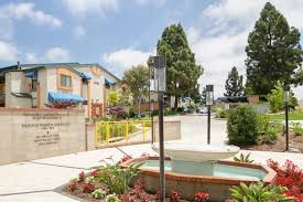 Nestled in the lush, wooded hillside of clairemont mesa you will find park genesee. La Jolla Park East Apartments San Diego Ca Apartments