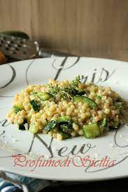 Fregola con broccolo romanesco e carote al miso. Fregola Sarda Con Zucchine E Pecorino Profumo Di Sicilia