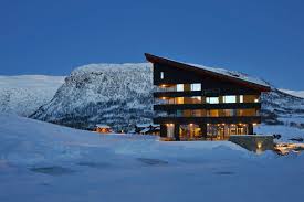 Myrkdalen resort klypeteigen apt ⭐ , norway, vossestrand, feiisgrovvegen: Myrkdalen Hotel Jva Archdaily