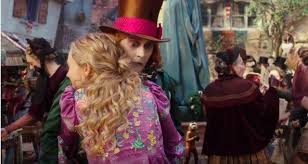 Così alice, incaricata da mirana, si avventura nel grande orologio di tempo produrre il live action (pure nell'immancabile 3d) alice attraverso lo specchio. Alice Attraverso Lo Specchio La Nuova Clip In Anteprima Video