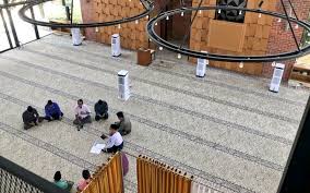 Ya kita dapat melihat sendiri bangunan bangunan yang bercirikan seni bina islam di malaysia. Cool Masjid Di Johor Dibina Bertemakan Industrial Eco Friendly Free Malaysia Today Fmt