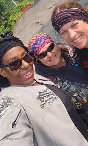 Anyone know tina and Mesa roach. I was friends with tina in middle school.  She one i really wish i would of keep in touch