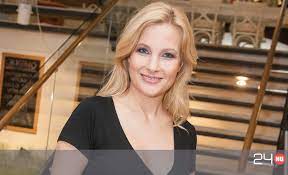 Várkonyi andrea már november közepe óta hangolódik a karácsonyra, kislánya pedig minden ünnep alkalmával egy igazán személyes ajándékkal lepi meg édesanyját. According To Andrea Varkonyi Such A Decision Will Not Be Made Before Tuesday Morning