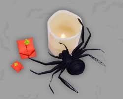 Für jeden anwendungsbereich stehen spezielle bastelpapiere bereit. Spinne Basteln Gruselige Und Schnelle Halloweendekoration