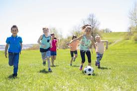 Desde los juegos de mesa a verdaderas actividades en casa usando una paleta para moscas como raqueta y los globos como pelota, se puede montar un partido de tenis. Juegos Con El Balon Actividades Y Juegos Infantiles Con Los Hijos Pequenos Embarazoymas
