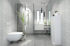 Interieur de salle de bain gris clair avec une baignoire blanche un lavabo massif avec un robinet orange des etageres a gauche d une fenetre rendu. Carrelage Gris Dans La Salle De Bain Espace Aubade