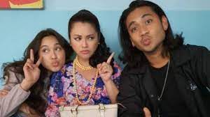 Harta yg paling indah adalah kelurahan (bikin kartu keluarga).@putridelinaa @rizkyfbian @ferdyfas @rizwanfadilah.a.s. Biodata Pemain Love Story The Series Nessa Sadin Pemeran Mama Maudy Pernah Main Di Film The Wall Surya Malang