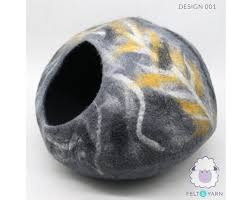 This cat bed is made of new zealand wool! Best Felt Wool Cat Cave Vein Design Felt Yarn
