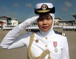 Cipta Sejarah Aida Wanita Pertama Jadi Pegawai Memerintah Kapal Leftenan Maritim Aida Arzahri 35 Dilantik Sebagai Pegawai Memerin Fashion Captain Hat Captain
