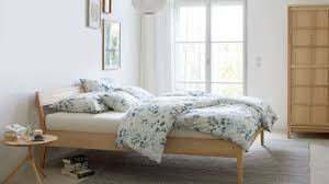 Das ist echt der hingucker vom ausehen und vor allem der bett kasten ist voll stabiel und eine ganze menge stauraum nur. Minimalistische Betten Fur Puristen Schoner Wohnen