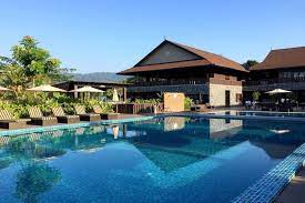 Selain pelbagai replika dinasour yang ada di sini, pengunjung juga boleh melakukan aktiviti menarik lain seperti bermain bumper car , naik bot & juga. Ombak Villa Langkawi Naturally Langkawi
