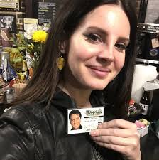 Lana y Elvis una vez más. De cuando ella estuvo en Memphis y visitó  Graceland. Icónico y raro. : r/lanadelrey
