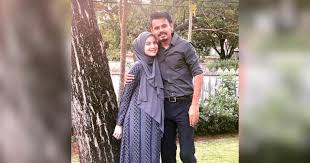 Katie dan jacqueline berharap kisah tentang lisa ini mendorong otoritas kesehatan seperti nhs di inggris untuk memperhatikan para pasien diabulimia yang seringkali tidak mendapatkan penanganan yang tepat. Lisa Hamil Anak Ketiga