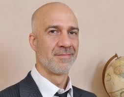 Le chargé de cours Pascal Bédard remporte le Prix d'excellence en  enseignement 2016 de l'UQAM ESG