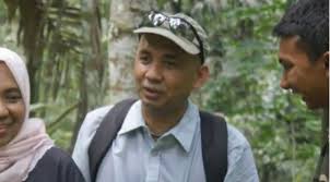 The daughter of captain zaharie ahmad shah the pilot of malaysian airlines flight mh370 has fled australia and returned home as speculation grows of her father s possible involvement in the. Penggila Gadget Ini Profil Lengkap Pilot Mh370 Okezone News