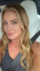 Tina Isaacson's Instagram, Twitter & Facebook