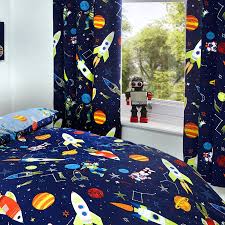 There are cosy throws which you can snuggle. Bedlam Supersonic Glow In The Dark Bedding Set Amazon De Home Kitchen