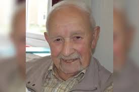 Tributes to Saddleworth arts community stalwart Ken Deighton