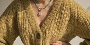 2 poches plaquées invisibles, prises dans les découpes horizontales. Tous Nos Tutoriels Pour Tricoter Un Gilet Pour Femme Marie Claire