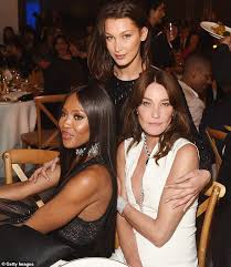 Carla bruni nel 1992 e bella hadid via instagram. Model Crew They Posed Here For A Picture With Naomi Campbell Bellahadid Carla Bruni Bella Hadid Naomi Campbell