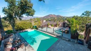 Tour Kerry Washington S Chic Hollywood Hills Home Style At Home Hollywood Hills Homes Hollywood Homes Hollywood Hills