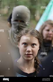 Kerpen, Germany. 10th Aug, 2019. Greta Thunberg (M), climate protection  activist, stands with activists in the Hambach forest. The Swede visited  the opencast lignite mine and the Hambach forest. Credit: Oliver Berg /dpa/Alamy
