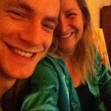 Gestorben bin ich an dem Tag an dem ich meinen Marvin tot am Boden liegen  sah. Das Herz von mir zersplitterte in tausend Stücke. Und jetzt 19 Monate  später hat das Sterben