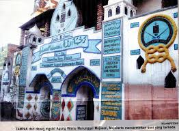 Masjid yang berada di kawasan wisata heritage kotagede ini masih memiliki ciri khas klasiknya. Masdjid Bawah Tanah Di Pekukuhan Pusaka Jawatimuran