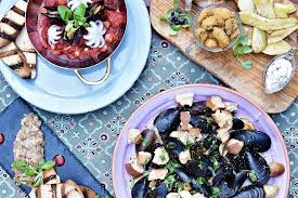 Usor si rapid de preparat, cu putine calorii, fructele de mare stropite cu vin si calite in ulei de masline pot fi reteta perfecta si pentru un aperitiv. Tocanita Cu Fructe De Mare A Lui Chef Scarlatescu Un Preparat Pe Care Nu Ai Cum Sa Nu L Incerci Restaurant Mythos