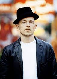 Jan delay is a german singer, songwriter, and producer whose stylistic range includes mainly hip hop, reggae, dub and funk. Jan Delay Songtexte Lyrics Ubersetzungen
