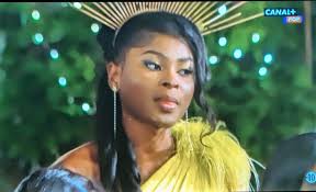 DÉSILLUSION ❗ Première soirée de la rose🌹, 3 candidates quittent  l'aventure et 17 filles restent👏🏽 Malheureusement, ce sont les plus  confiantes et les plus jeunes qui ont quitté l'aventure ce soir ! -