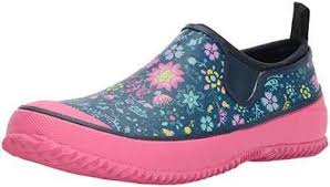 Amazon Com Western Chief Women S Garden Neoprene Step In Rain Shoe Whimsical Paisley 10 M Us Rain Footwear Rain Shoes Western Boots Women Shoes