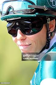 33 Photos & High Res Pictures