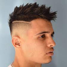 Cortes de pelo para hombres rapado a los costados con lineas. Los 40 Cortes De Pelo Para Hombres Que Estan De Moda En El 2020